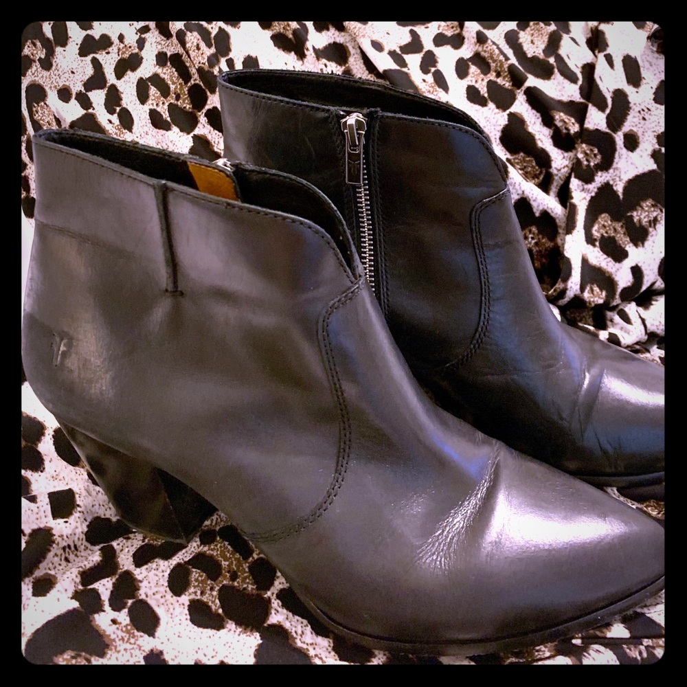 EUC Black Ankle Frye Booties winter style boots